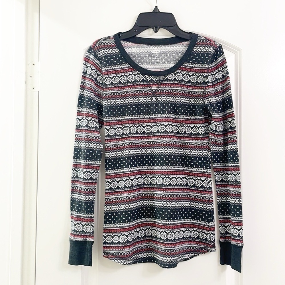 Old Navy winter isle print long sleeve pajama top